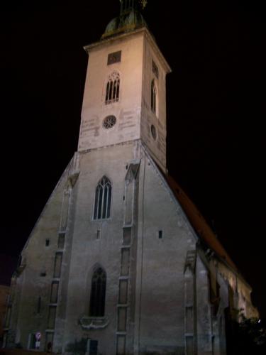 Bratislava bei Nacht (slovac_republic_100_3705.jpg) wird geladen. Eindrucksvolle Fotos aus der Slowakei erwarten Sie.